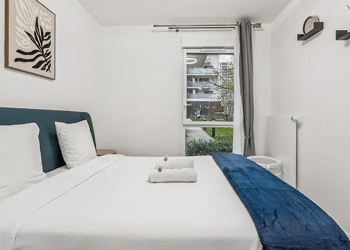 Nk In Apartment Bobigny